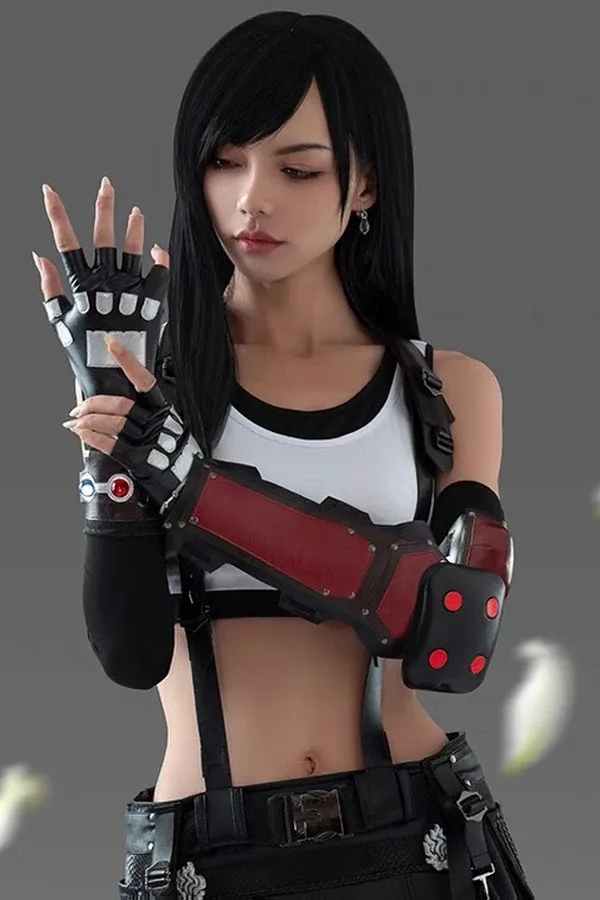Tifa Same Clothes view 4