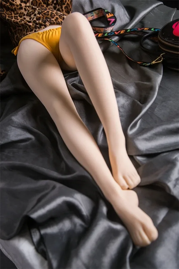 Lifelike Sexy Sex Doll Torso Leg Emmy 71cm view 3