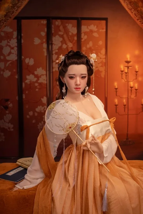 Realistic Chinese Sex Doll Edwina 170cm view 3