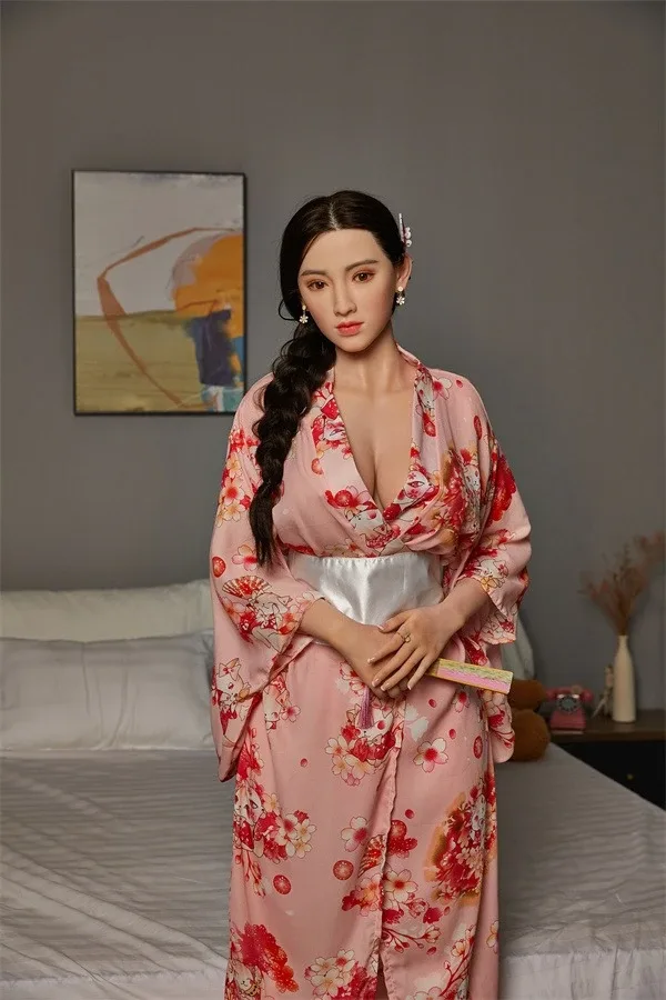 Life-Size Japanese-style Sweet Sex Doll Evelyn 165cm view 3