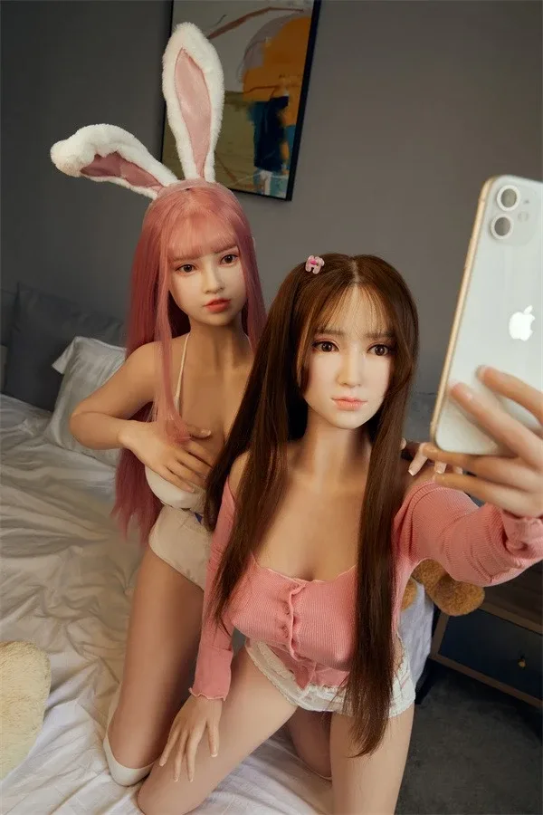 Lifelike Pretty Sex Doll Gemma 148cm view 3